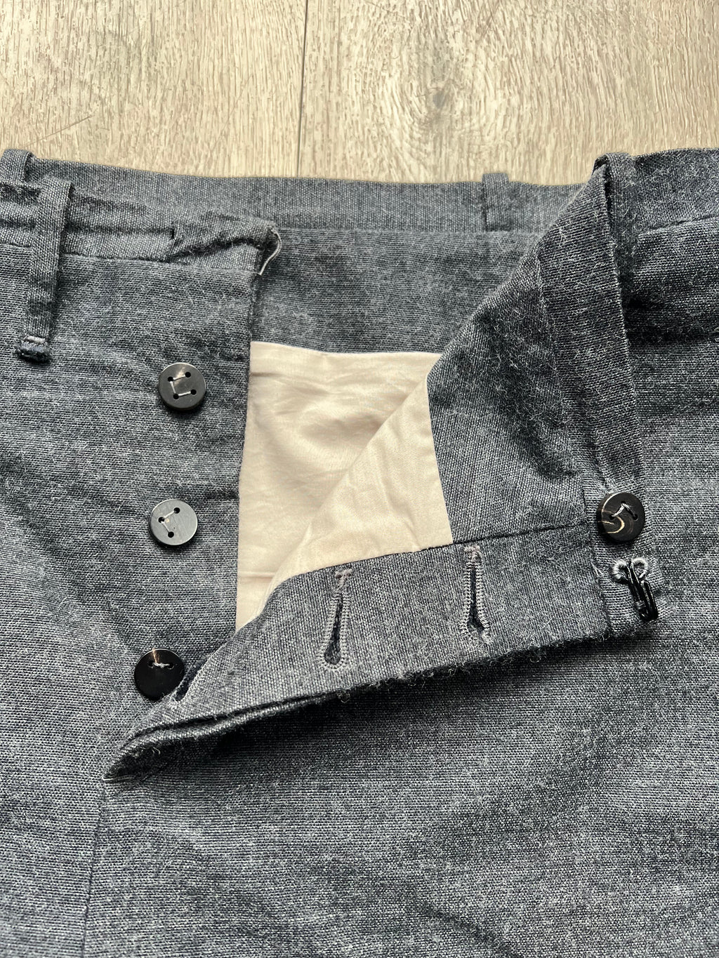 Label under construction Wool pants