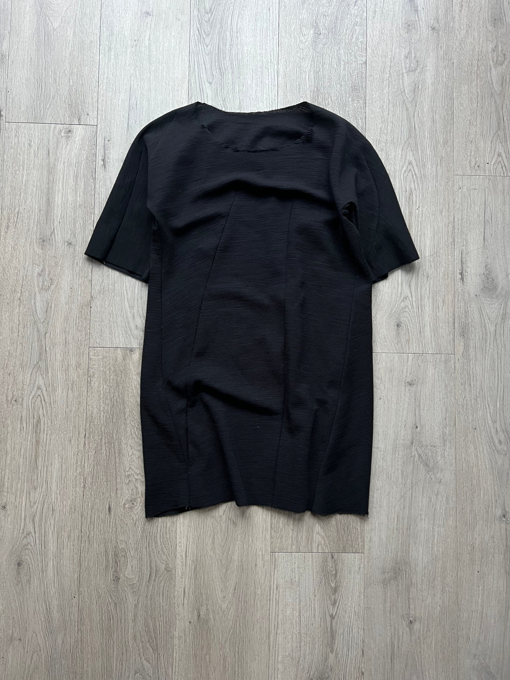 Leon Emanuel Blanck Distortion wide neck T-shirt