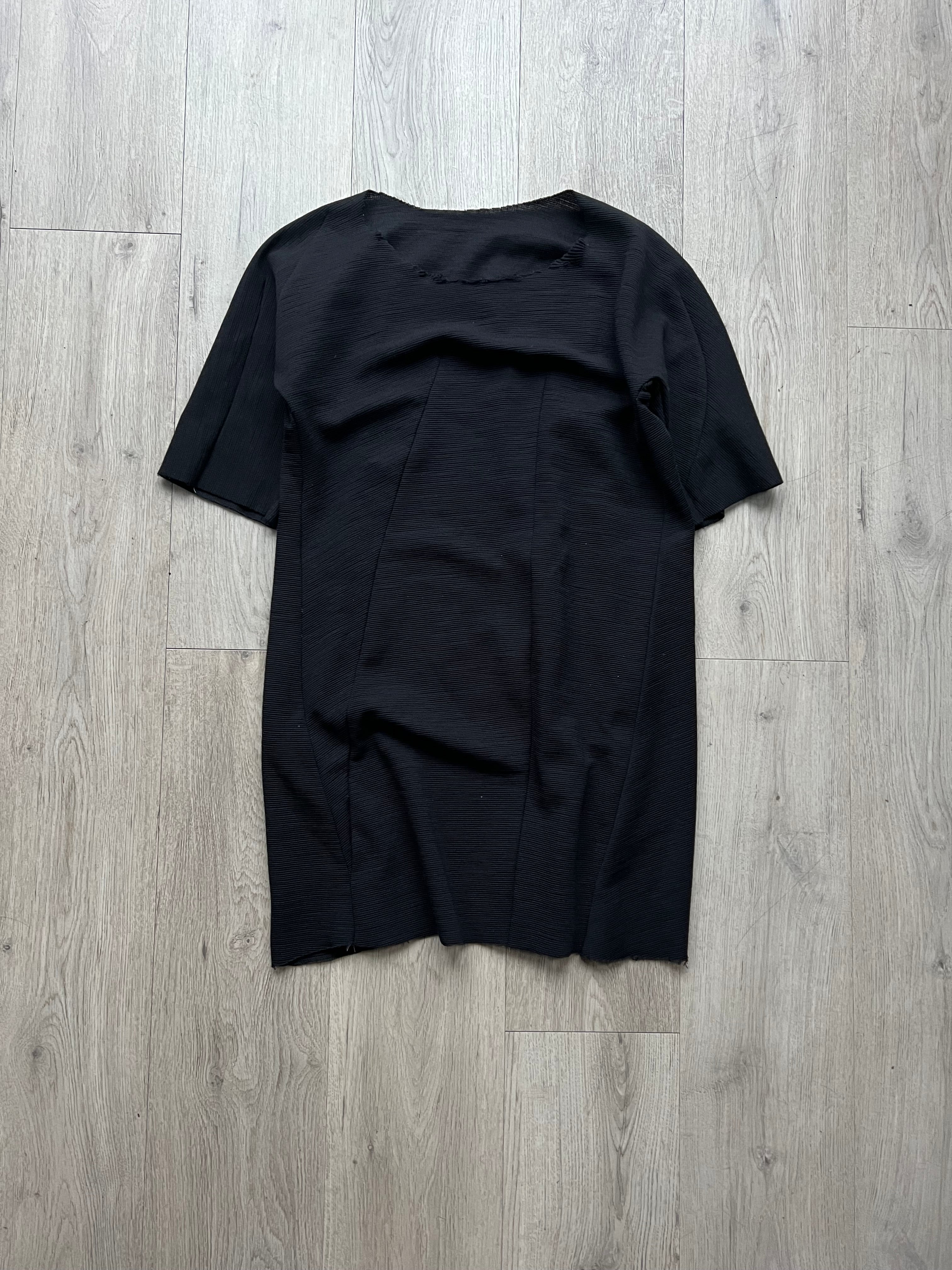 Leon Emanuel Blanck Distortion wide neck T-shirt