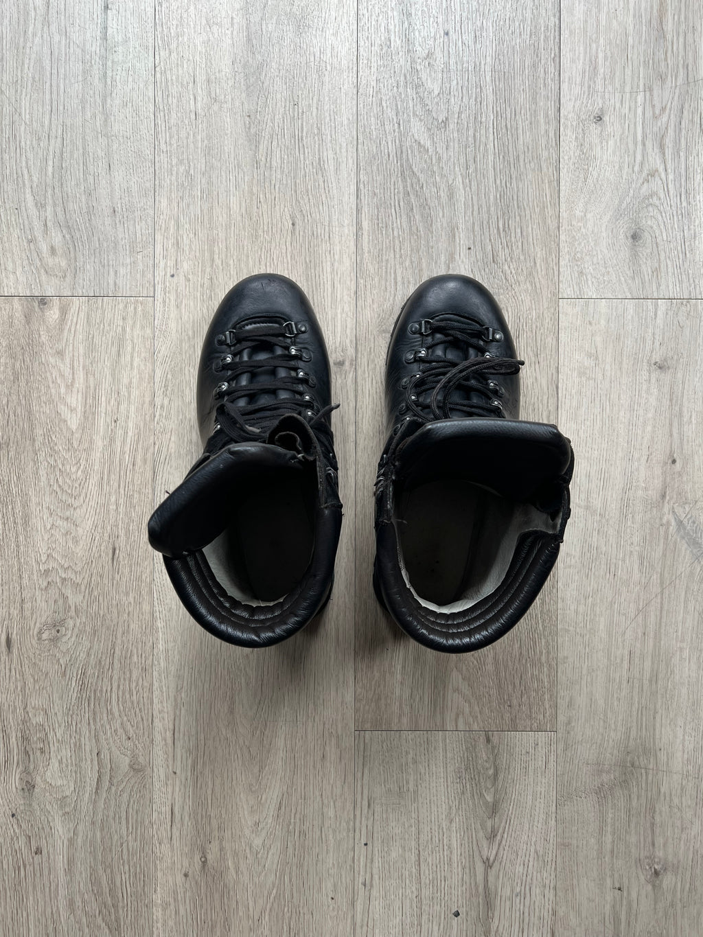 Han Wag Hiking Boots