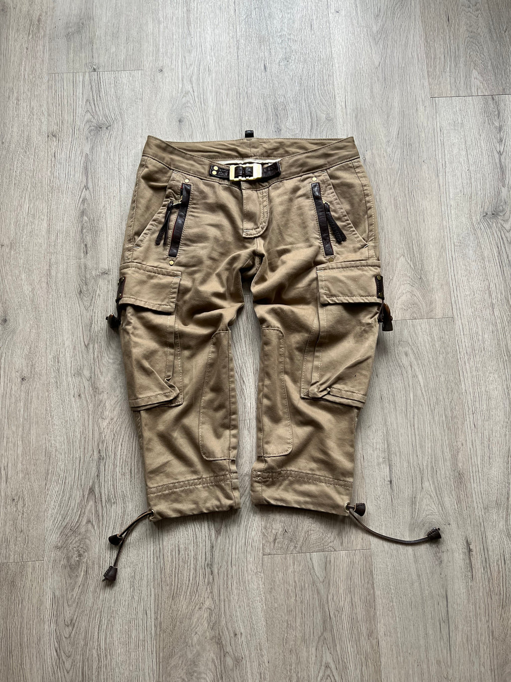Dsquared 3/4 cargo pants with leather details