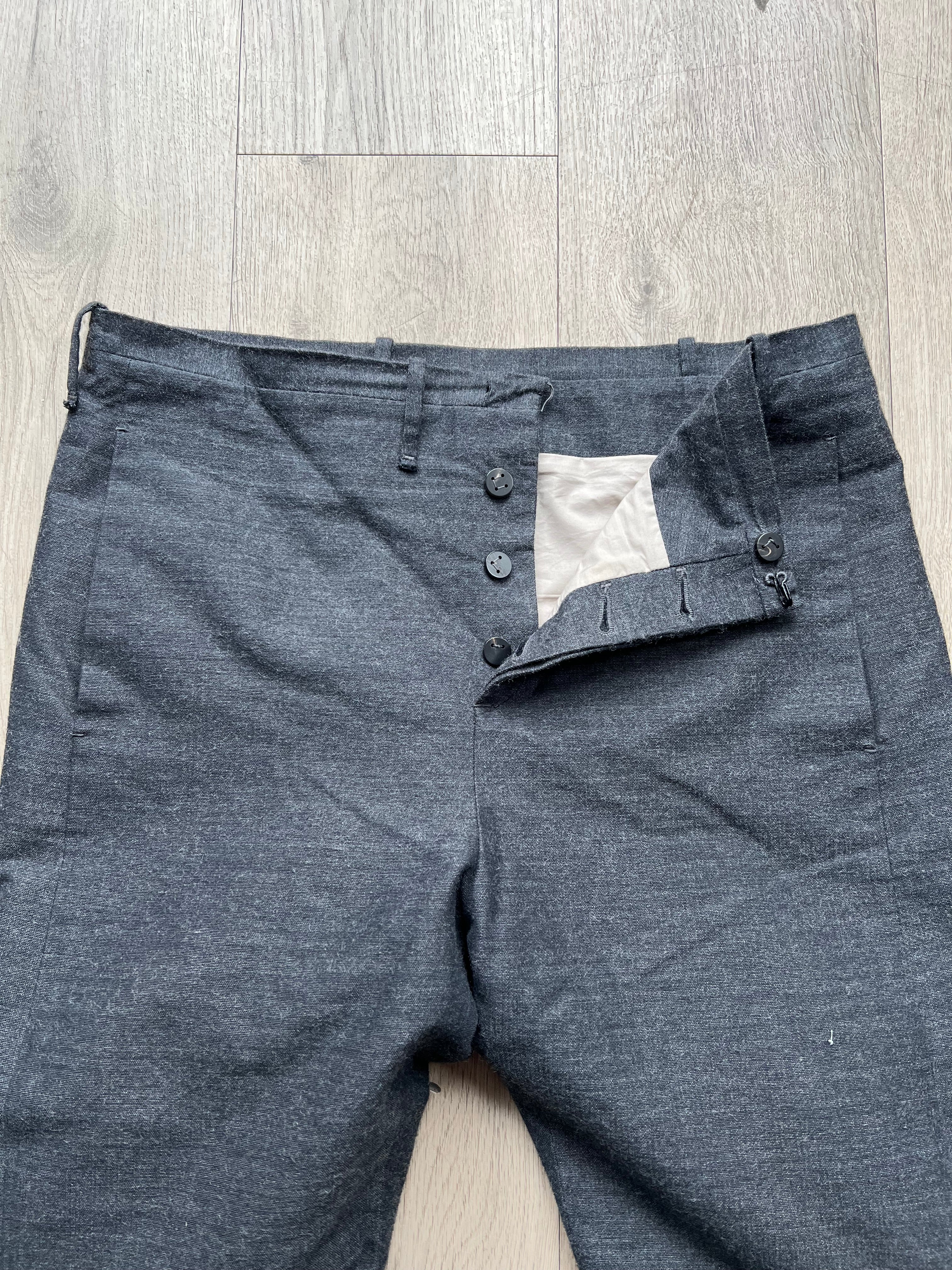 Label under construction Wool pants