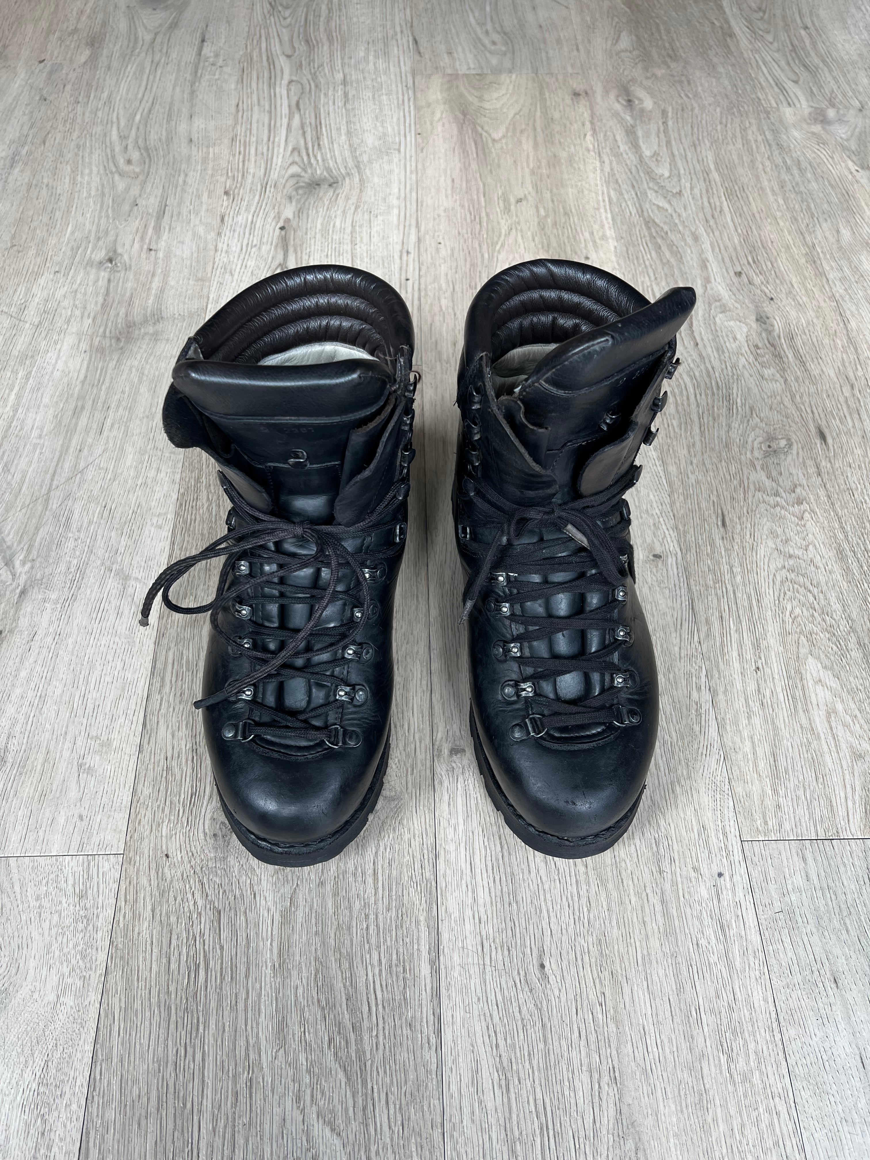 Han Wag Hiking Boots