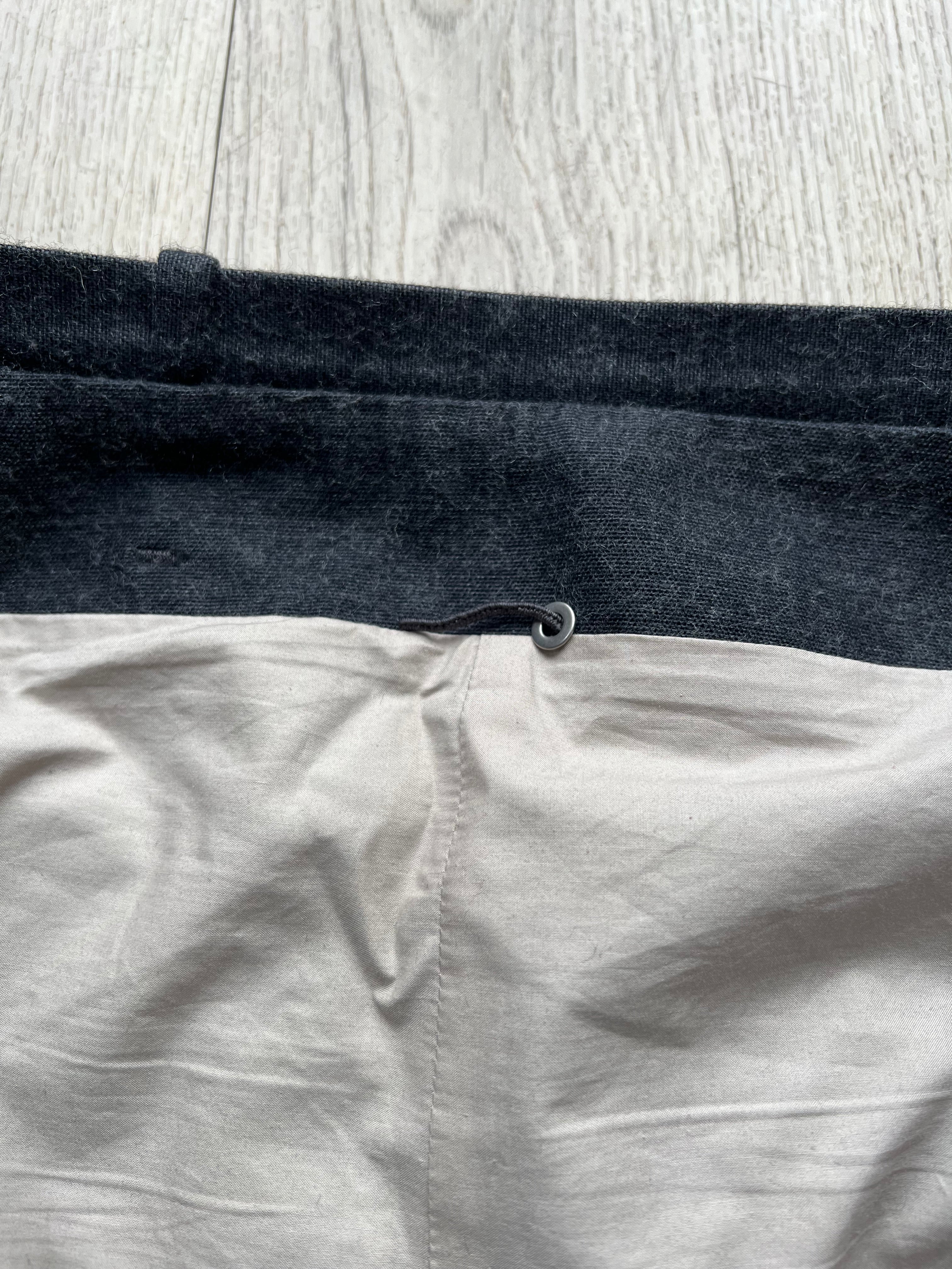 Label under construction Wool pants