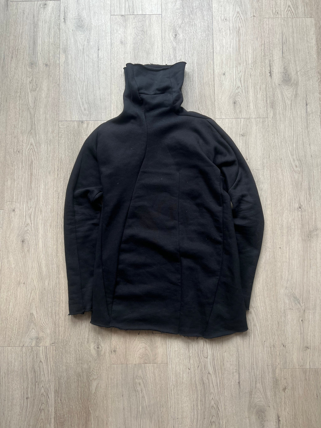 Leon Emanuel Blanck Distortion turtle neck