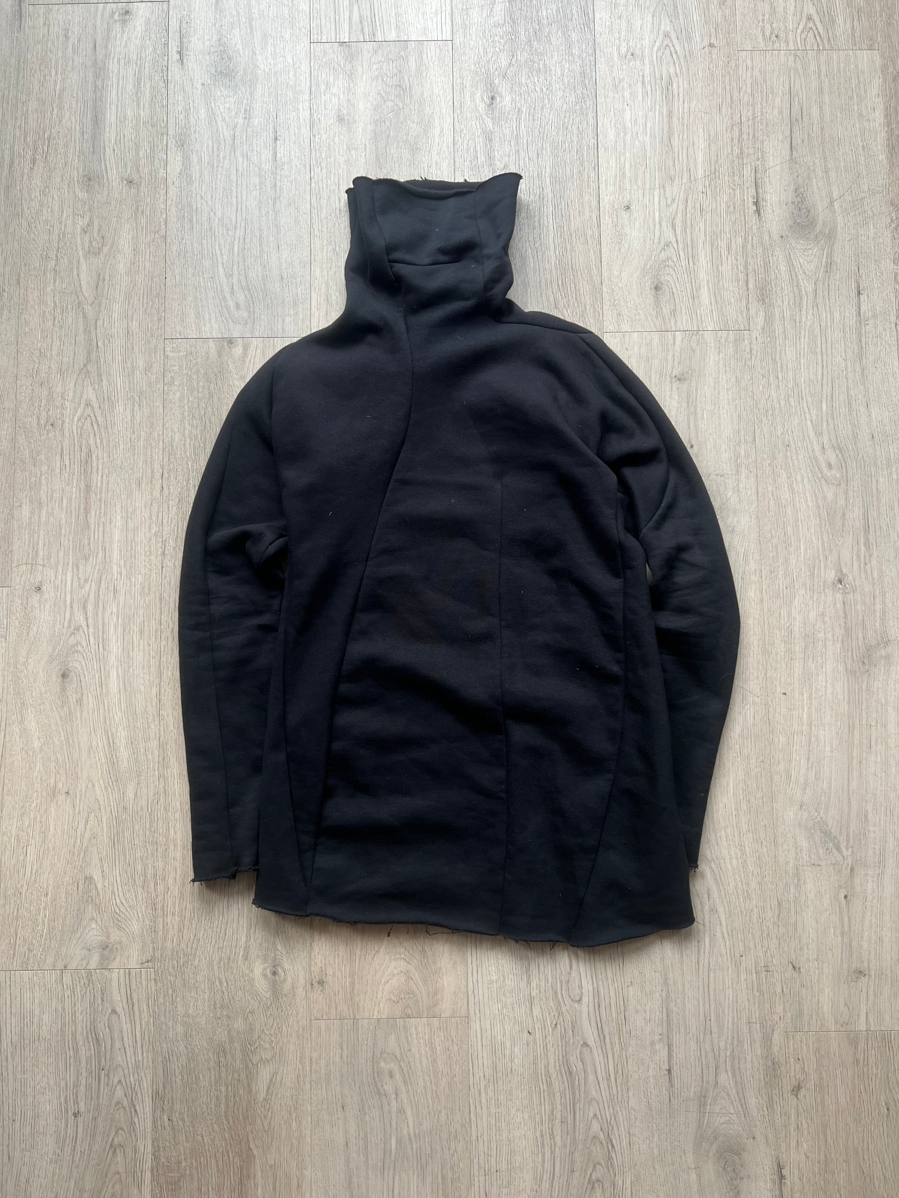 Leon Emanuel Blanck Distortion turtle neck